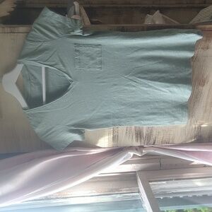 Patch pocket tee shirt